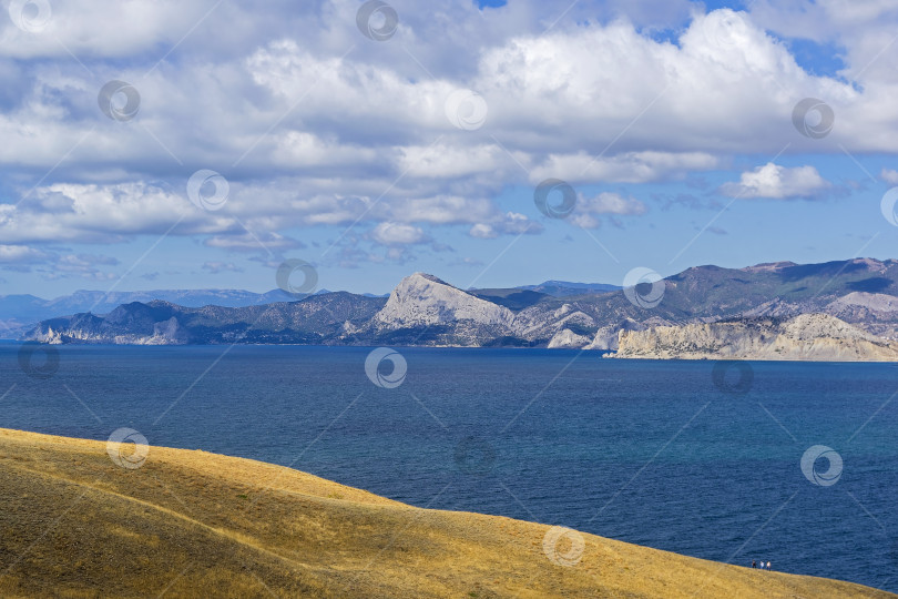 Скачать Горы на побережье Черного моря. Крым. фотосток Ozero