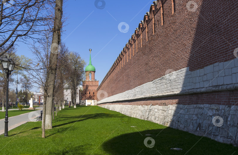 Скачать Парк у стены Тульского кремля, Россия. фотосток Ozero