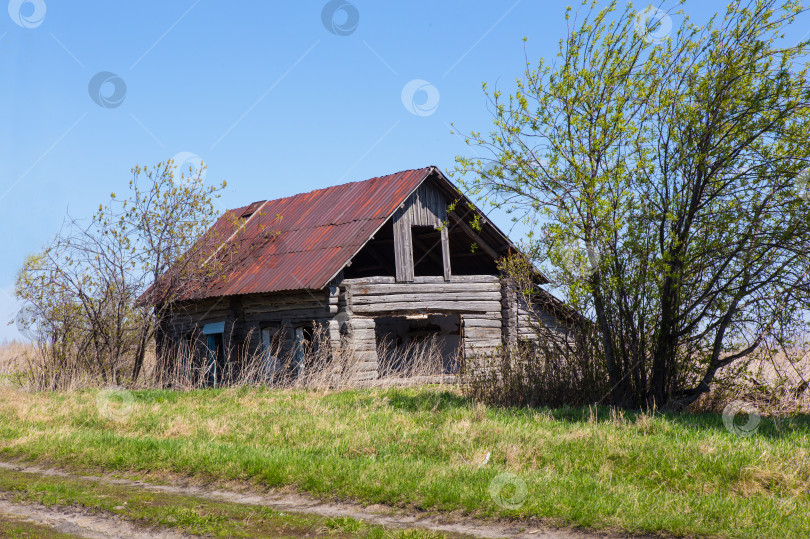 Скачать старый деревянный заброшенный дом фотосток Ozero