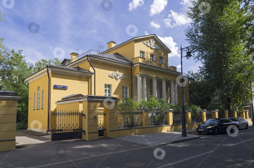 Скачать Старинная городская усадьба в центре Москвы. фотосток Ozero