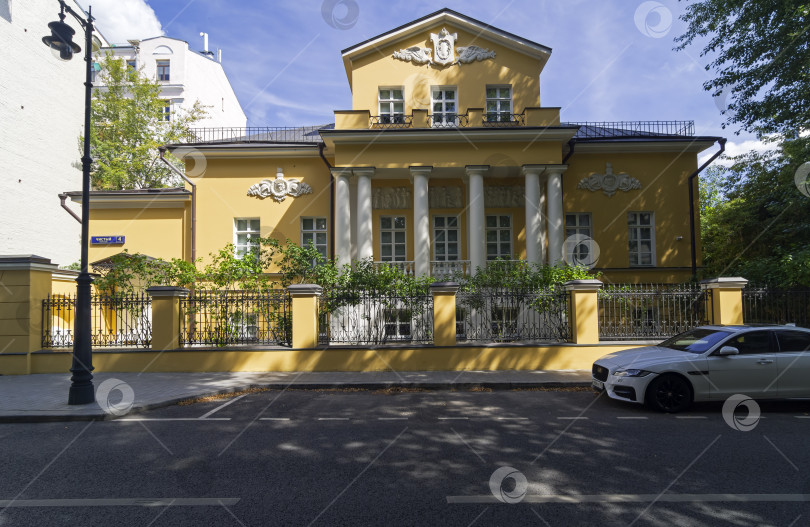 Скачать Старинная городская усадьба в центре Москвы. фотосток Ozero