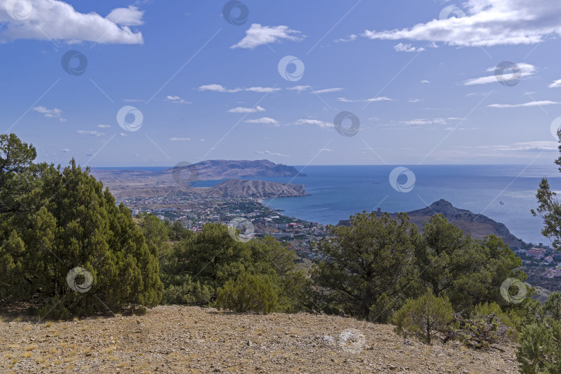 Скачать Курортный город на берегу Черного моря, Крым. фотосток Ozero