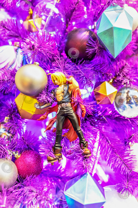 Скачать Рождественский фон рождественской елки, украшенной рождественскими игрушками.Зимние каникулы. Новый год фотосток Ozero