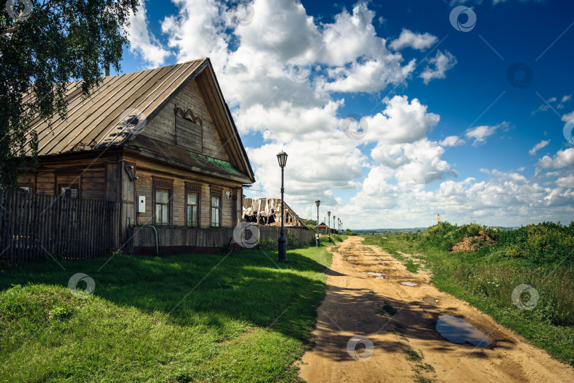 Скачать Традиционный сельский дом в России. фотосток Ozero