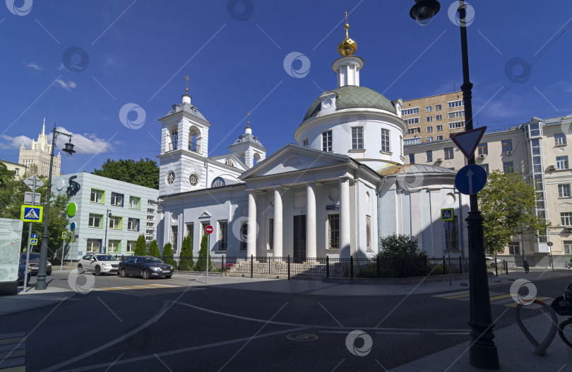 Скачать Православный храм в центре Москвы фотосток Ozero