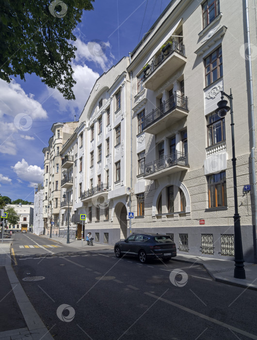 Скачать Старые многоквартирные дома в центре Москвы. фотосток Ozero