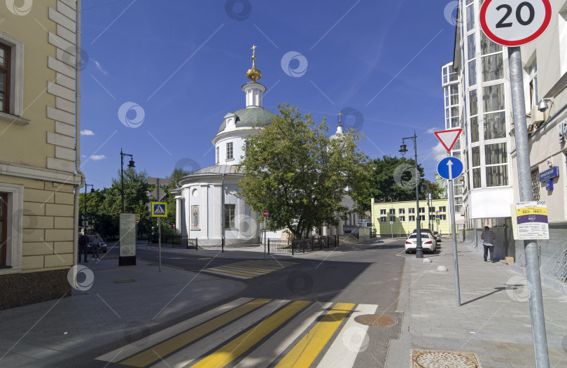 Скачать Православный храм в центре Москвы фотосток Ozero