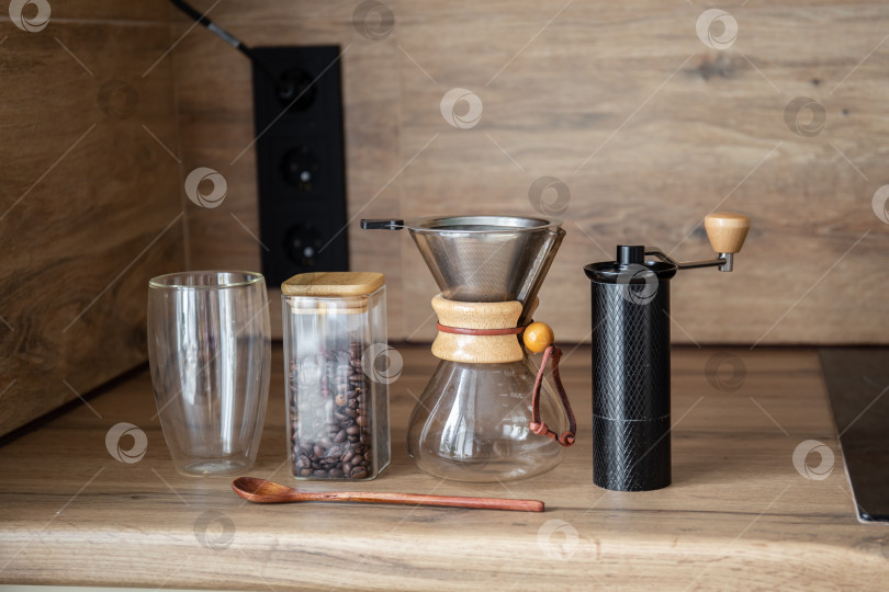 Скачать Предметы для приготовления кофе капельным способом фотосток Ozero