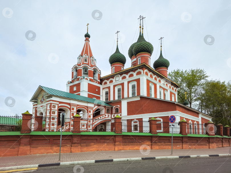 Скачать Гарнизонная православная церковь в историческом центре Ярославля. фотосток Ozero