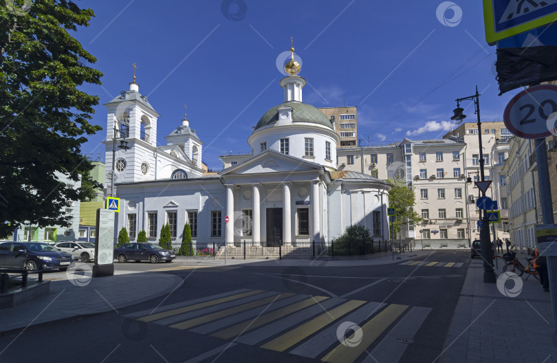 Скачать Православный храм в центре Москвы фотосток Ozero