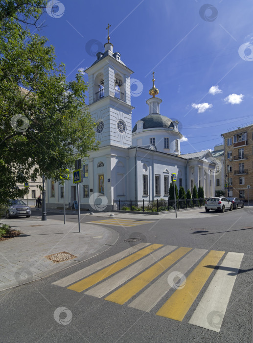 Скачать Православный храм в центре Москвы фотосток Ozero