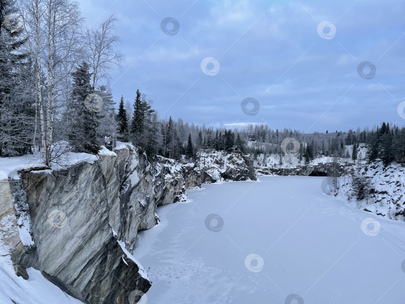 Скачать Зимний вид на Рускеалу фотосток Ozero