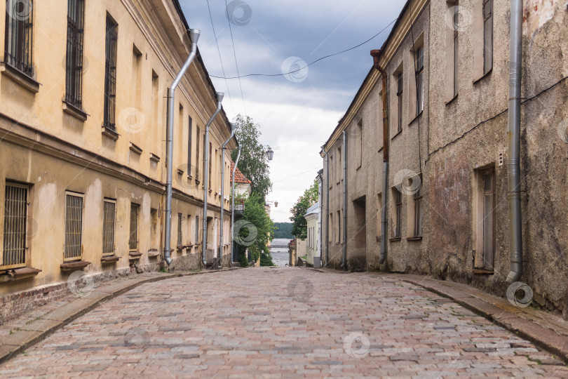 Скачать старинный городской пейзаж, старая улица со старинными зданиями фотосток Ozero