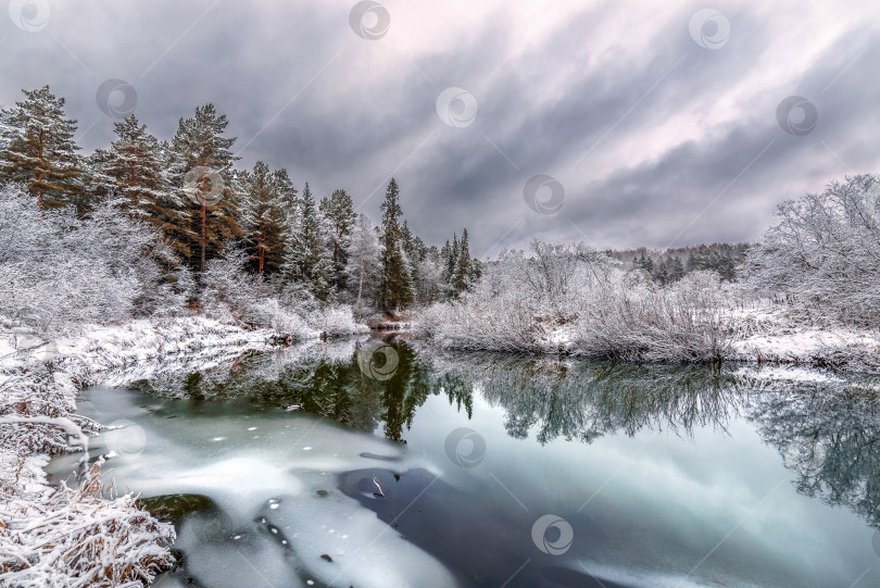 Скачать Замерзающая река фотосток Ozero