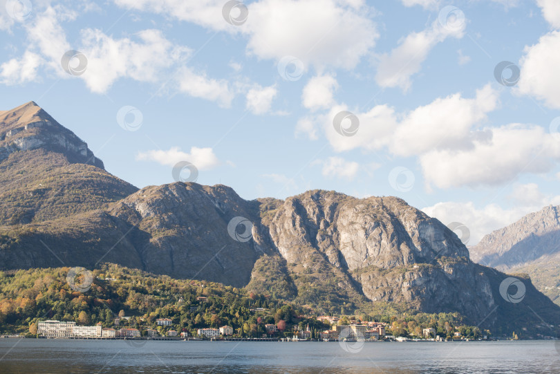 Скачать Панорама озера Комо, Италия. фотосток Ozero