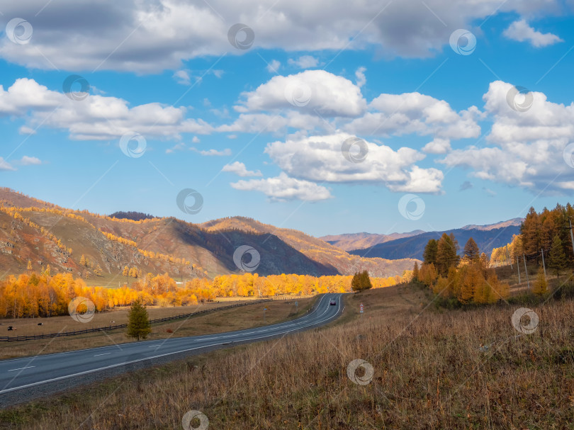 Скачать Чуйский тракт осенью. фотосток Ozero