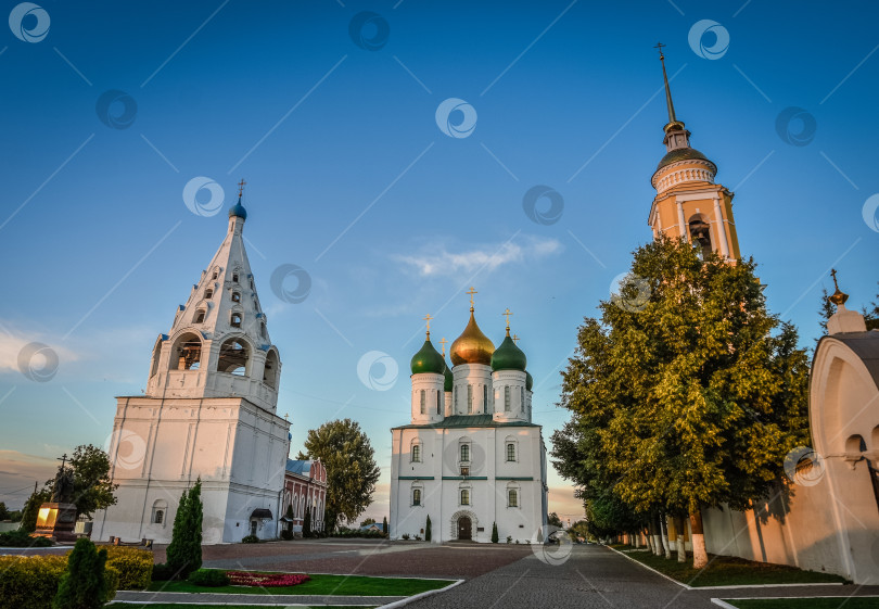 Скачать Соборная площадь Коломенского кремля в городе Коломна фотосток Ozero