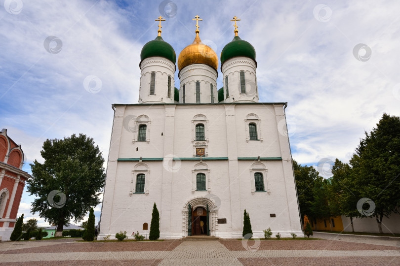 Скачать Кафедральный собор в городе Коломна на Соборной площади Коломенского кремля фотосток Ozero