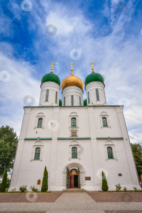 Скачать Кафедральный собор в городе Коломна на Соборной площади Коломенского кремля фотосток Ozero