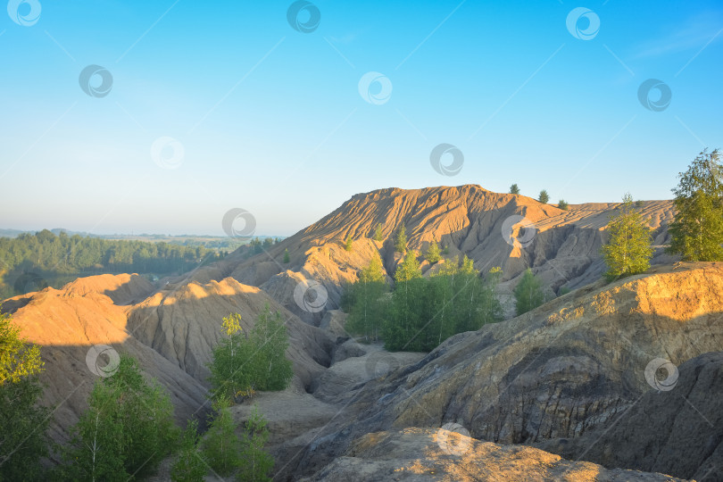 Скачать холмы в заброшенном карьере, насыпи в заброшенном карьере фотосток Ozero