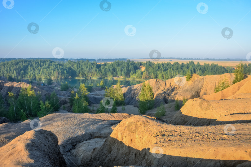 Скачать холмы в заброшенном карьере, насыпи в заброшенном карьере фотосток Ozero