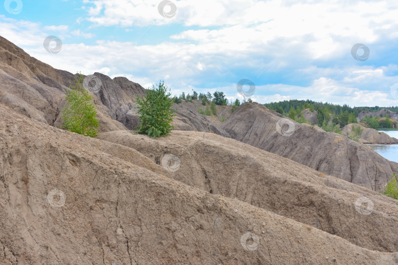 Скачать холмы в заброшенном карьере, насыпи в заброшенном карьере фотосток Ozero