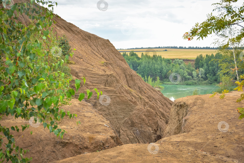 Скачать холмы в заброшенном карьере, насыпи в заброшенном карьере фотосток Ozero