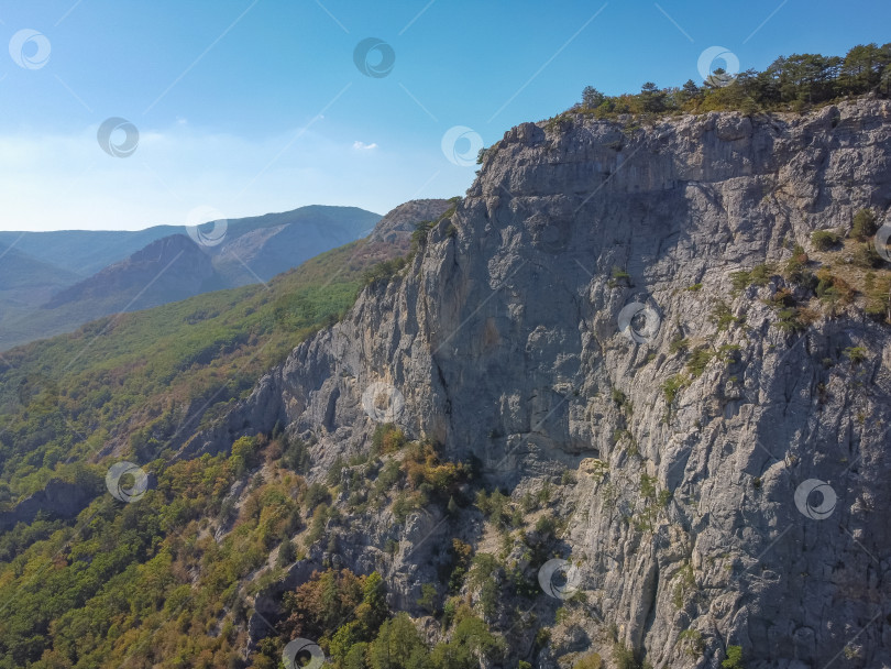 Скачать вид на горы в зелени, зеленые холмы фотосток Ozero