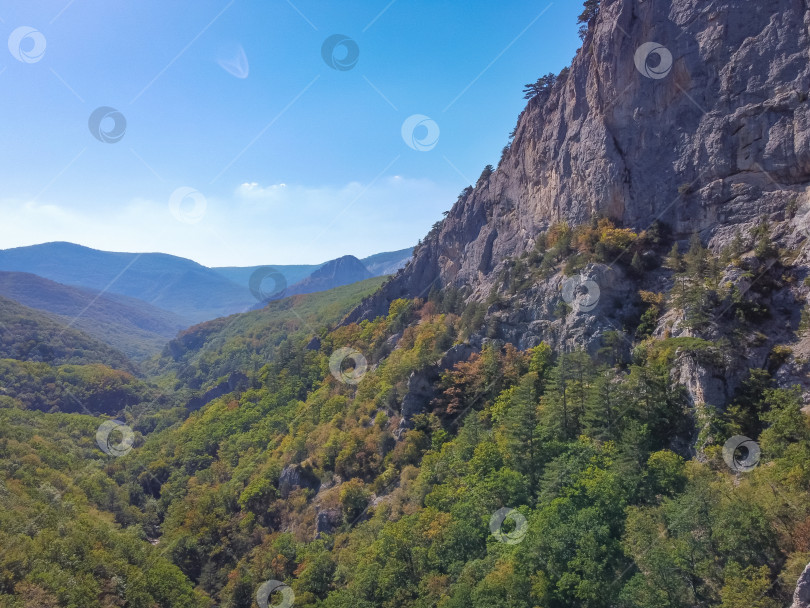 Скачать вид на горы в зелени, зеленые холмы фотосток Ozero