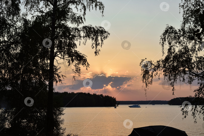 Скачать Закат на Пестовском водохранилище, закат на озере, фотосток Ozero