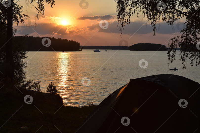 Скачать Закат на Пестовском водохранилище, закат на озере фотосток Ozero