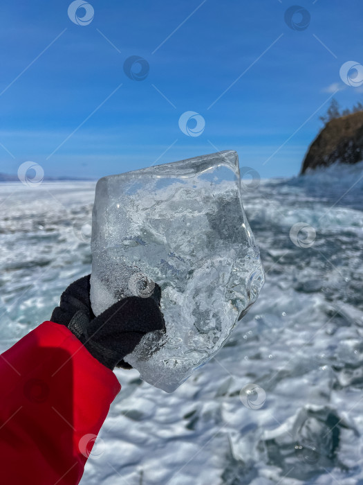 Скачать прозрачная льдина крупным планом фотосток Ozero