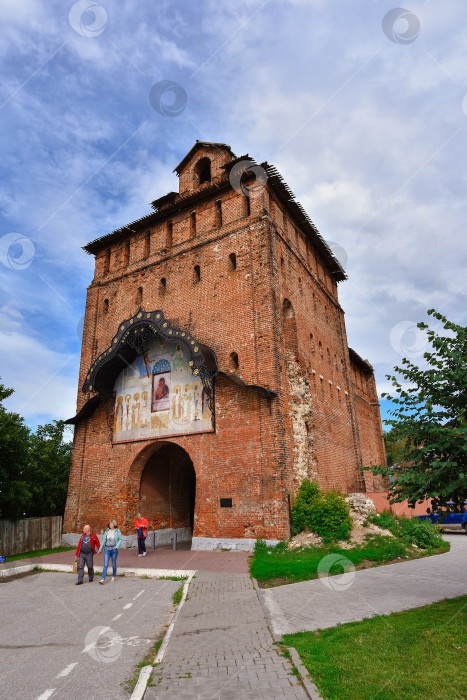 Скачать Кремль в Коломне, красная крепость, красная стена, кирпичная кладка древнего укрепления фотосток Ozero