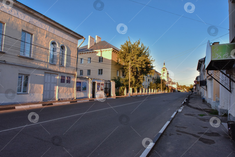 Скачать Переулок в городе Коломна, улица на закате фотосток Ozero