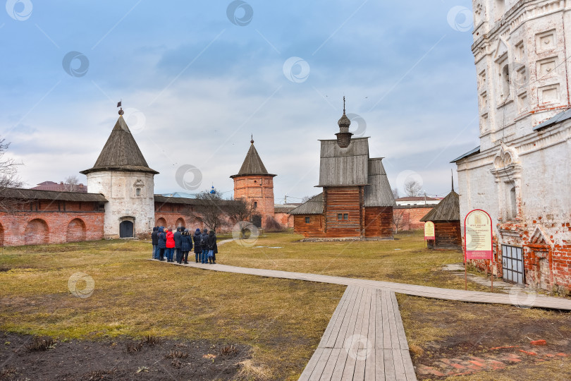 Скачать Юрьев-Польский / Россия - 7 марта 2020 года: Свято-Михаило-Архангельский монастырь фотосток Ozero