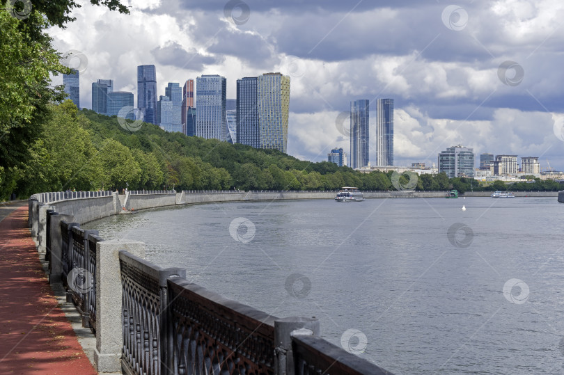 Скачать Набережная Москвы-реки в районе Воробьевых гор фотосток Ozero