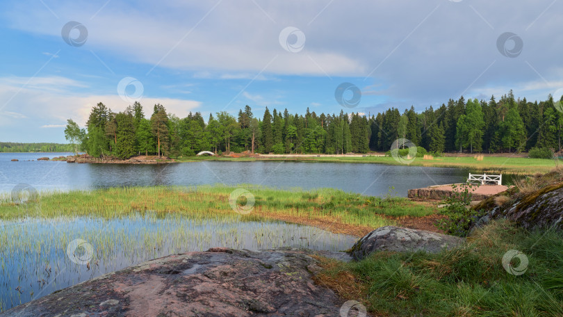 Скачать Скалистый пейзаж парка Монрепо. фотосток Ozero