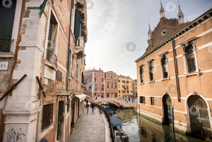 Скачать Канал в Венеции, Италия. Старый город. фотосток Ozero