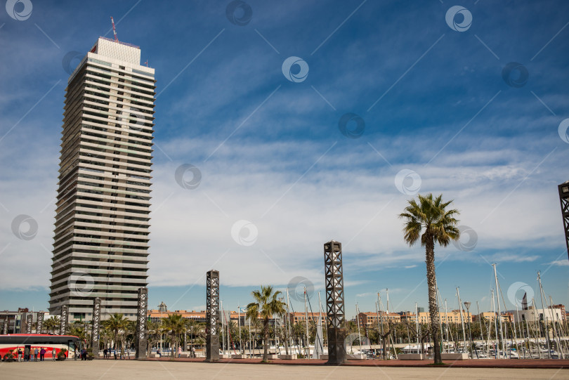 Скачать Панорама Барселоны со зданием Олимпийской виллы. фотосток Ozero