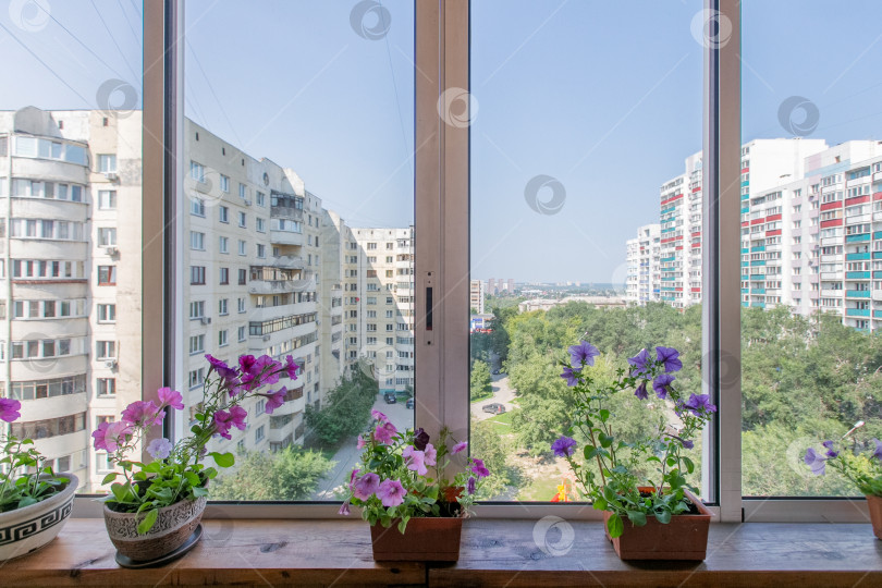 Скачать вид с балкона на многоквартирный дом фотосток Ozero