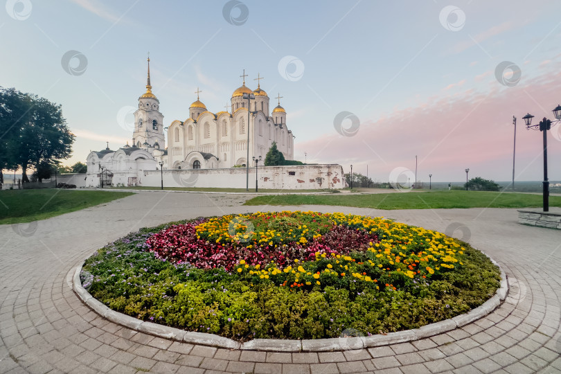 Скачать Владимирский Успенский собор. Золотое кольцо России. Вечерний вид. фотосток Ozero