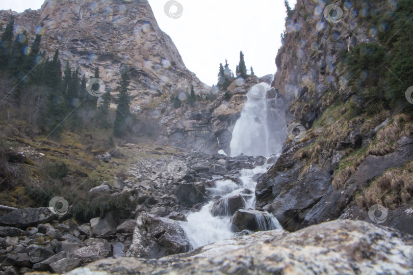 Скачать Горный водопад в ущелье Барскун и Джети-Огуз, Кыргызстан фотосток Ozero