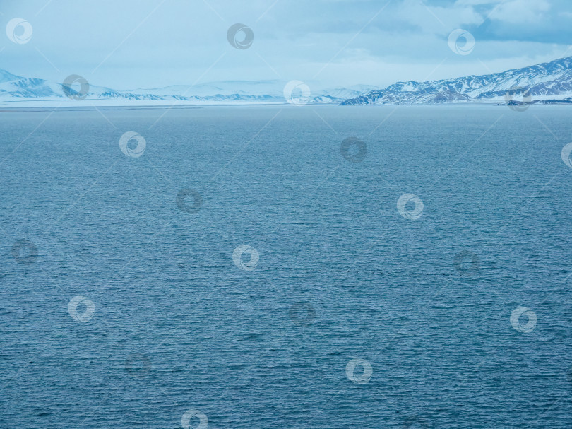 Скачать Морской фон. Холодные воды монгольского озера Толбо-Нуур. фотосток Ozero