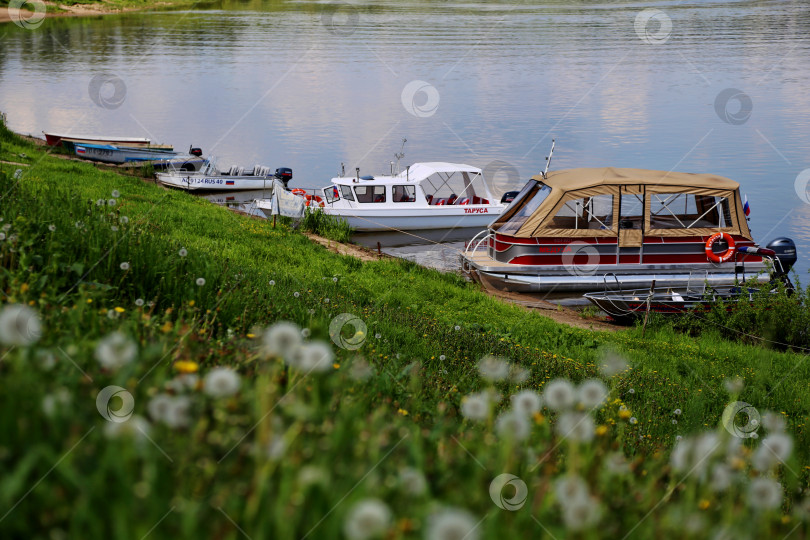 Скачать Лодки на воде фотосток Ozero