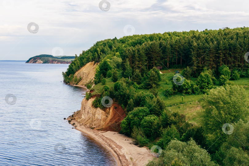 Скачать Лагерь на берегу реки фотосток Ozero