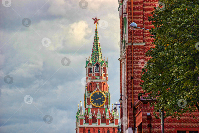 Скачать Спасская башня на Красной площади, Москва фотосток Ozero