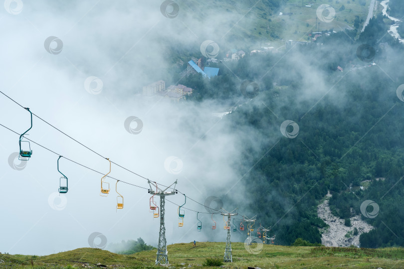 Скачать кресельный подъемник на гору Чегет в Терсколе, Россия фотосток Ozero