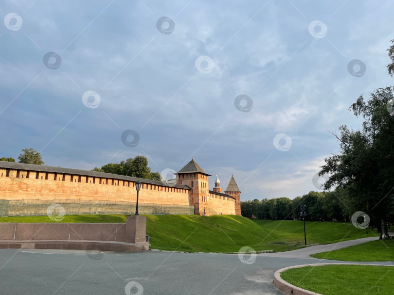 Скачать Вид на Великий Новгородский Кремль на закате фотосток Ozero