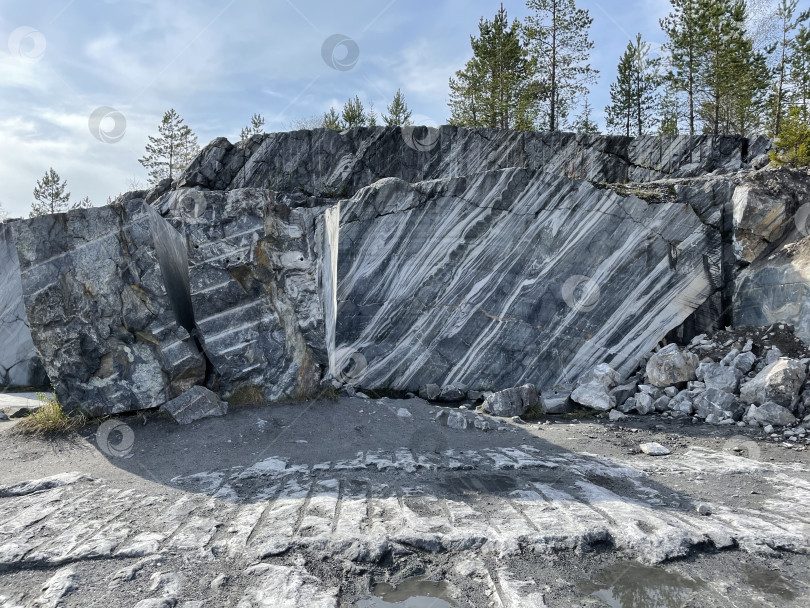 Скачать Мрамор в Рускеале в солнечный день фотосток Ozero