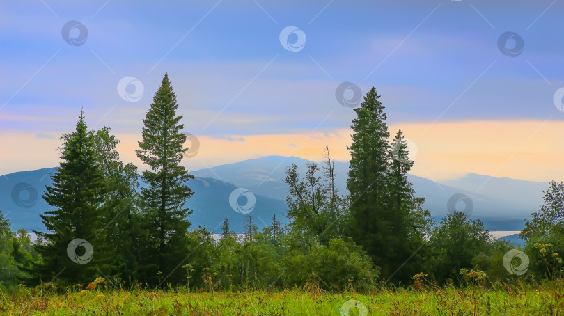 Скачать Озеро Зюраткуль Уральские горы фотосток Ozero